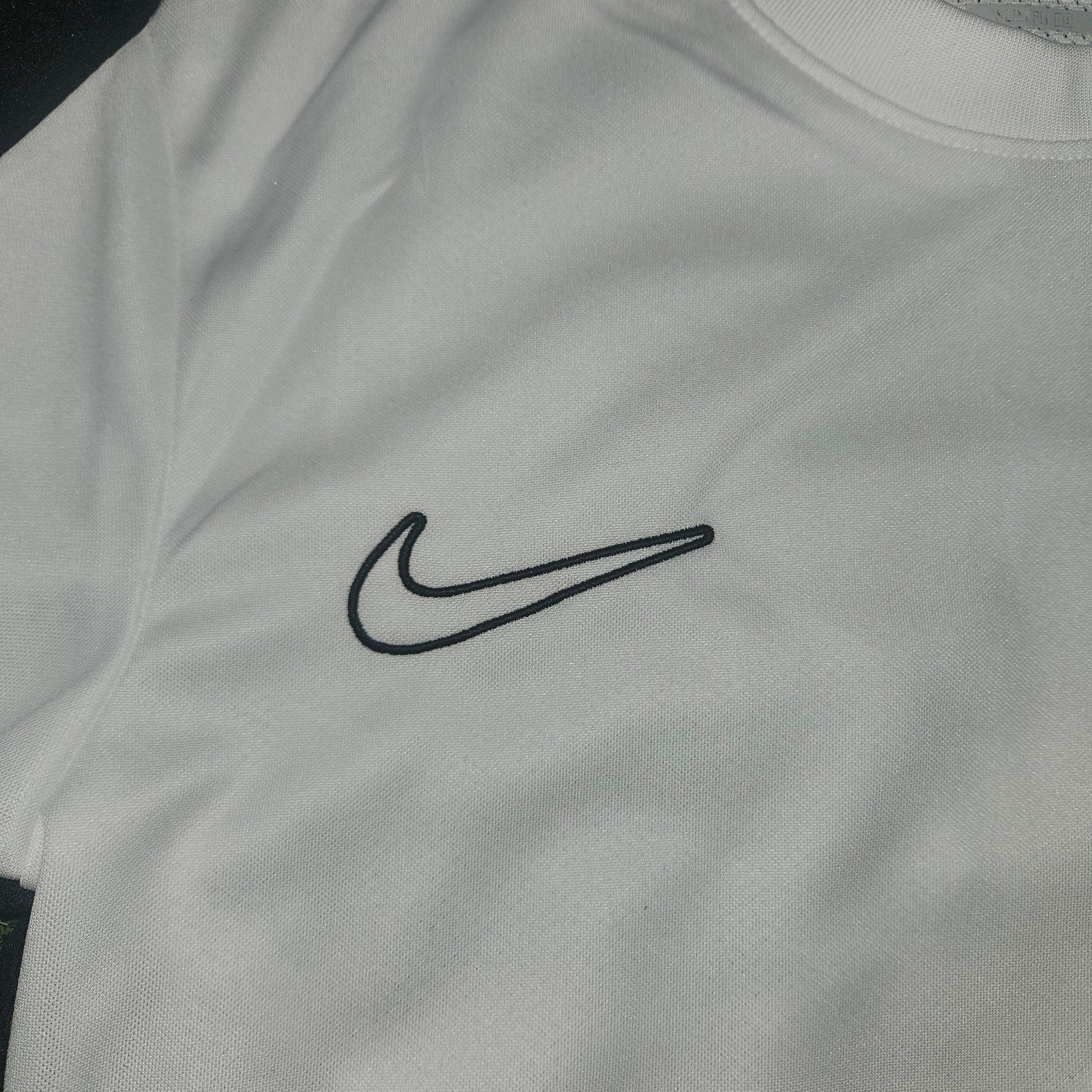 Nike Dri-FIT Men’s T-Shirt – White – Size Small – Brand New With Tags