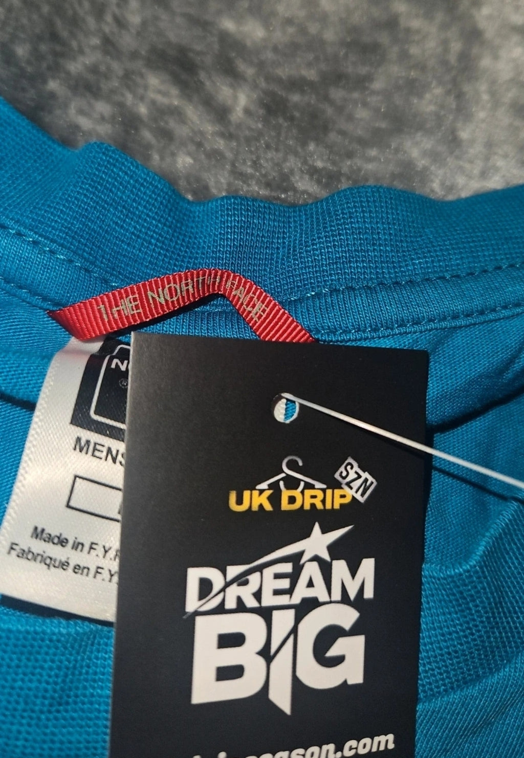 The North Face T-Shirt Medium Black for Casual Style