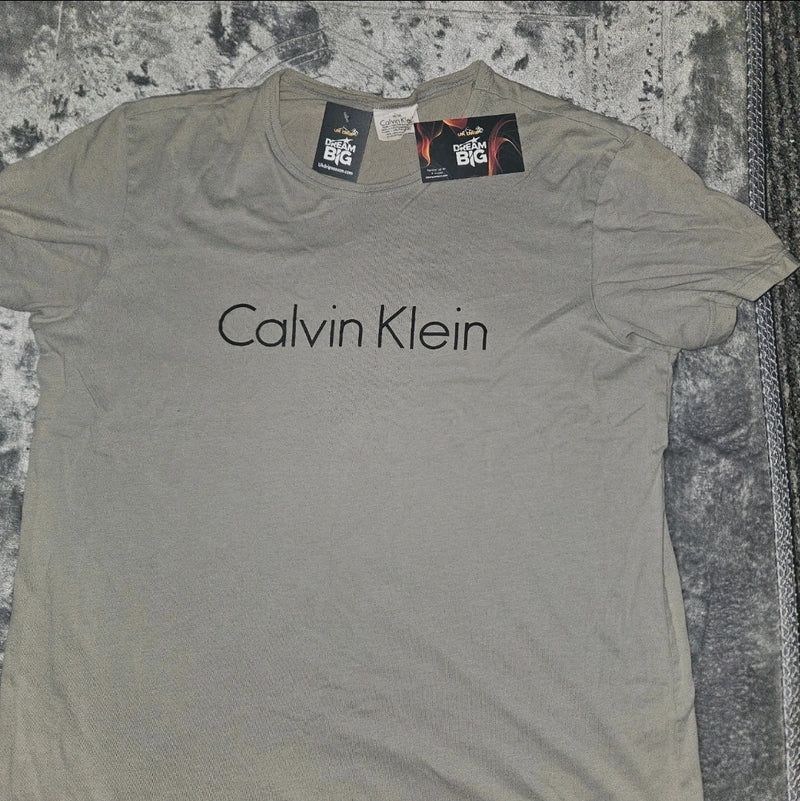 Calvin Klein Grey T-Shirt - Medium Size Essential