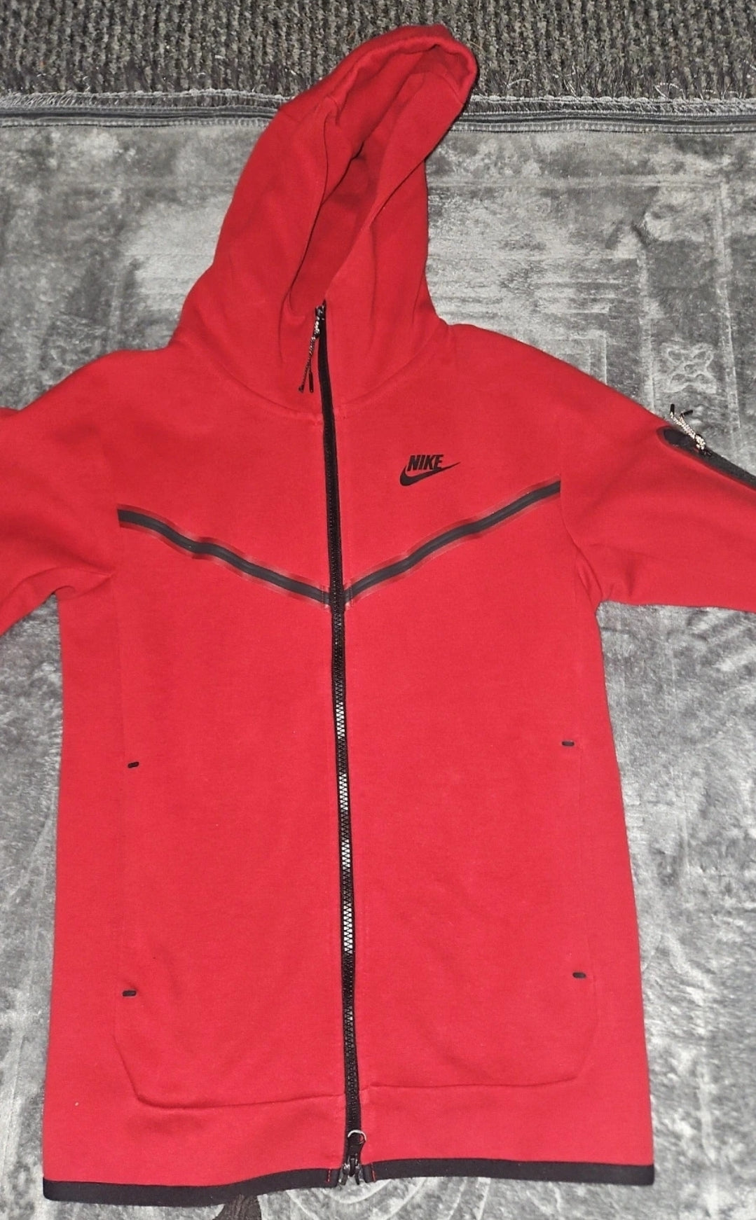 Nike Tech Fleece Red XS – Iconic Streetwear Essential