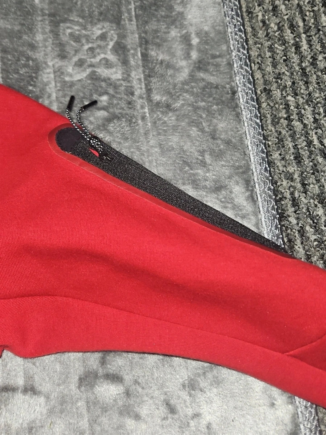Nike Tech Fleece Red XS – Iconic Streetwear Essential
