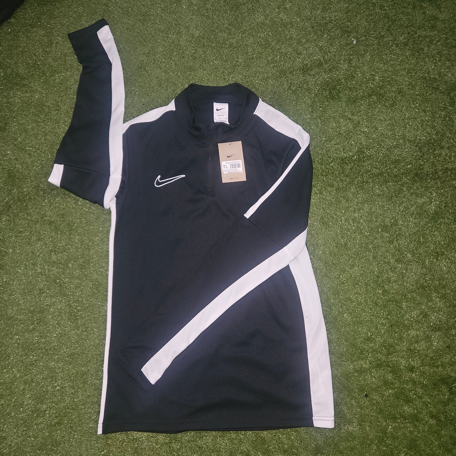 Nike Dri-FIT Men’s Sports Hoodie – Black & White – Size Small