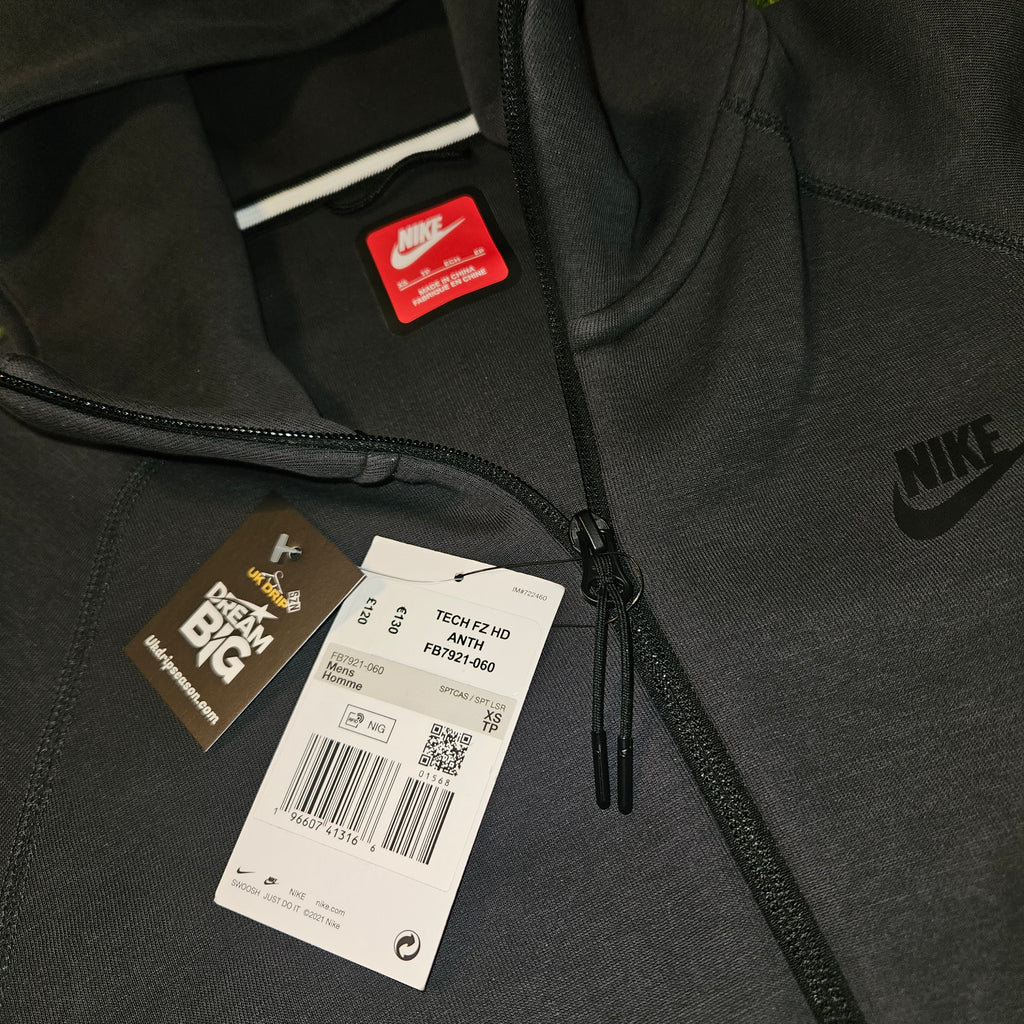 nike tech fleece black size xs BNWT