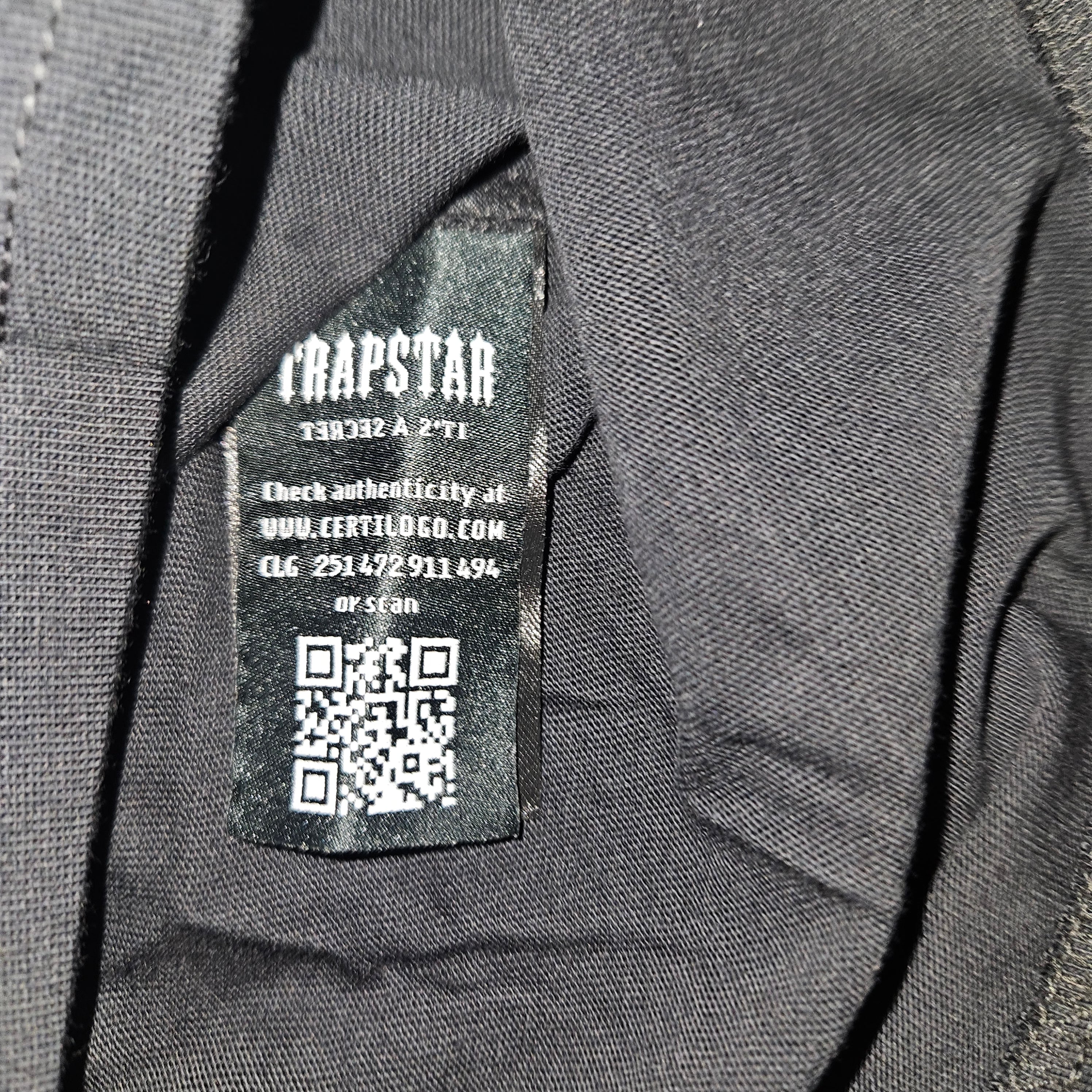Trapstar Decoded T-Shirt – Black – Size L – BNWT