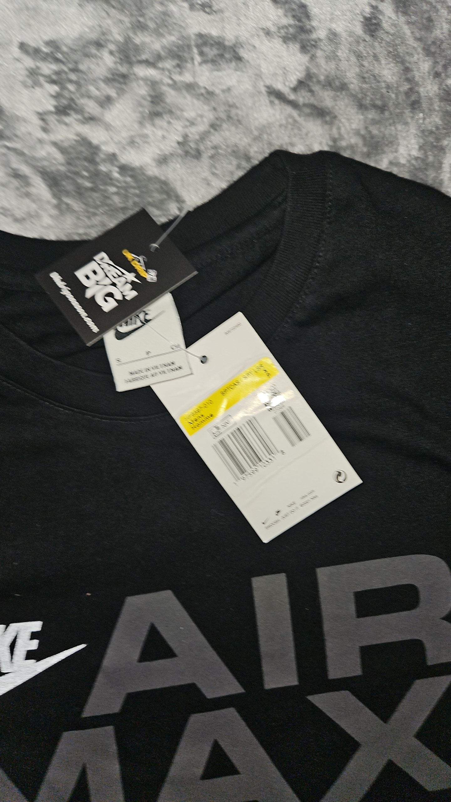 Nike Air Max T-Shirt - Black Size small