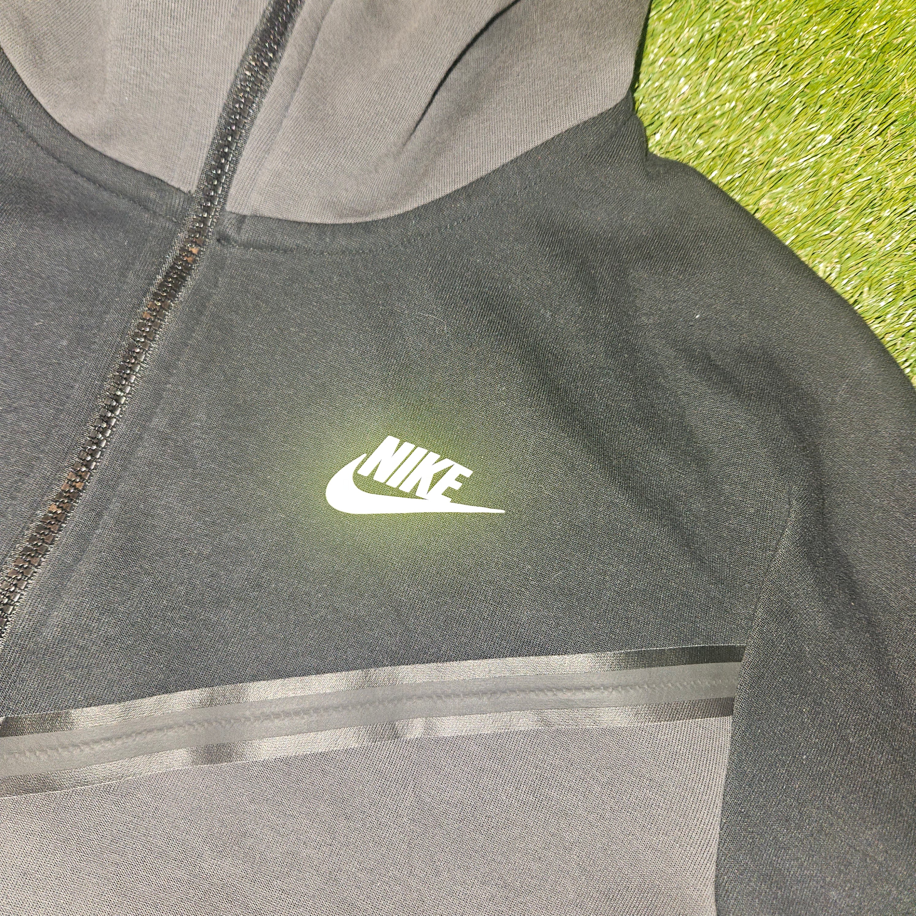 Nike tech fleece size small pre-owned