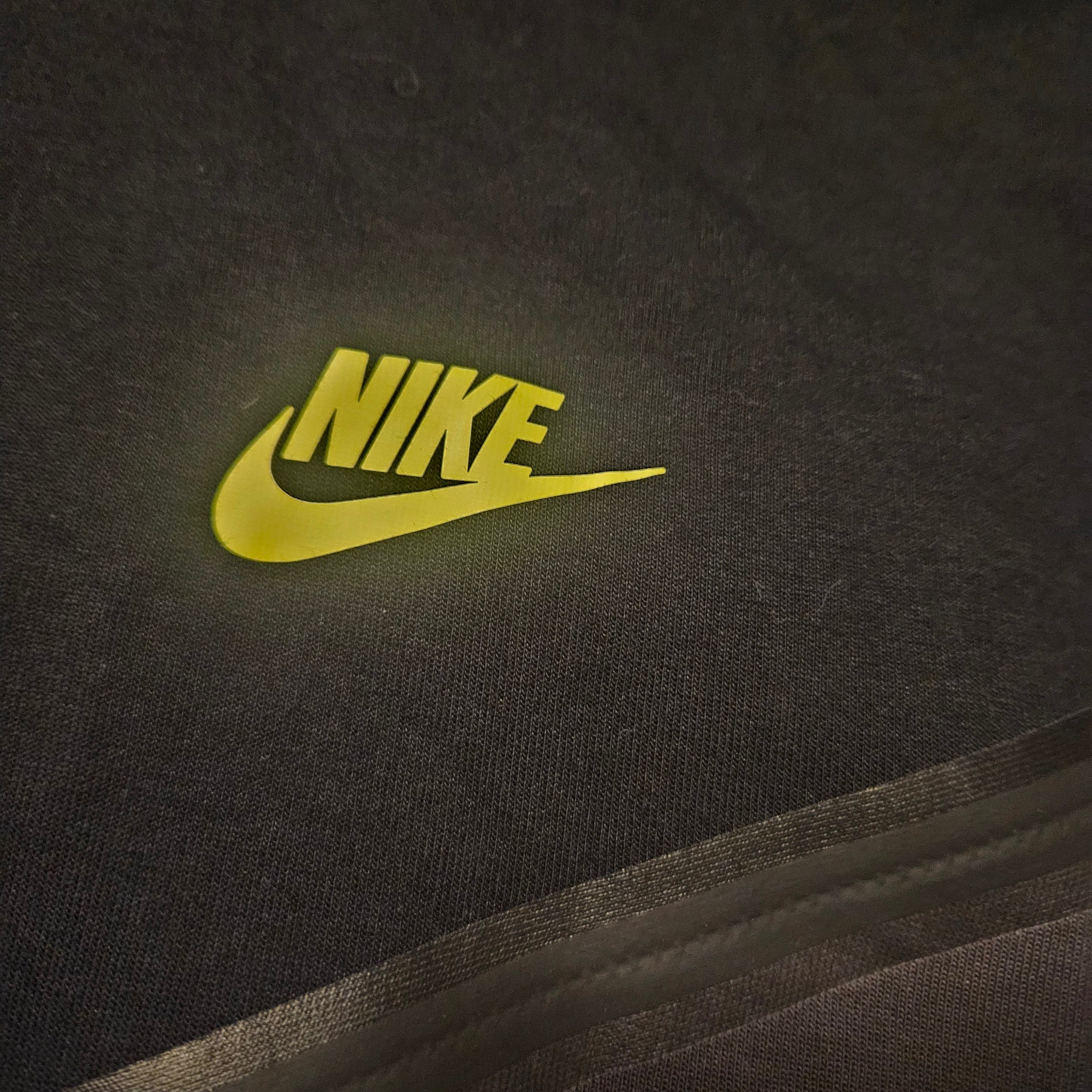 Nike tech fleece size small pre-owned