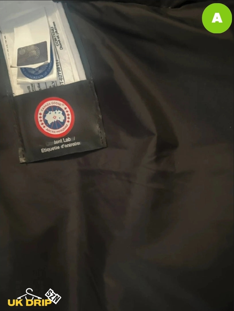 Goose black red badge size medium