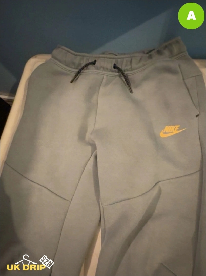 Nike Tech White And Gold Size L