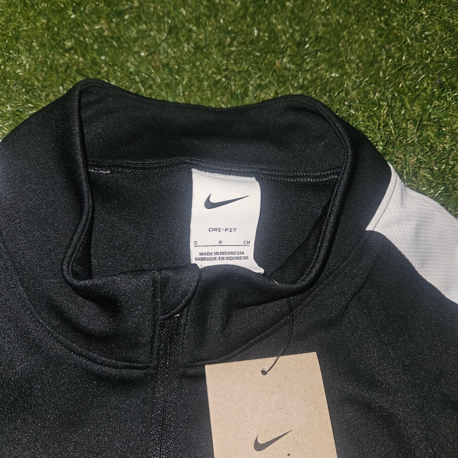 Nike Dri-FIT Men’s Sports Hoodie – Black & White – Size Small