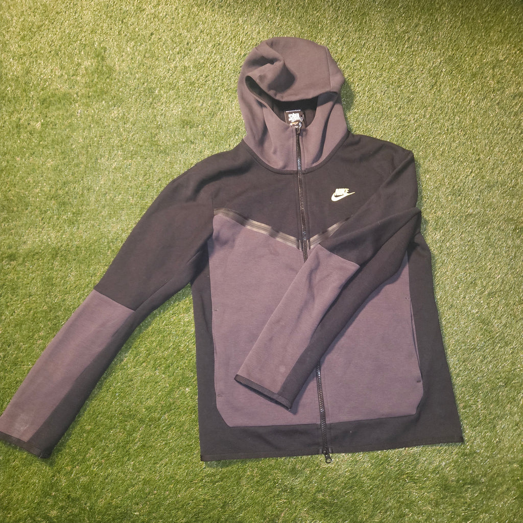 Nike tech fleece size small pre-owned
