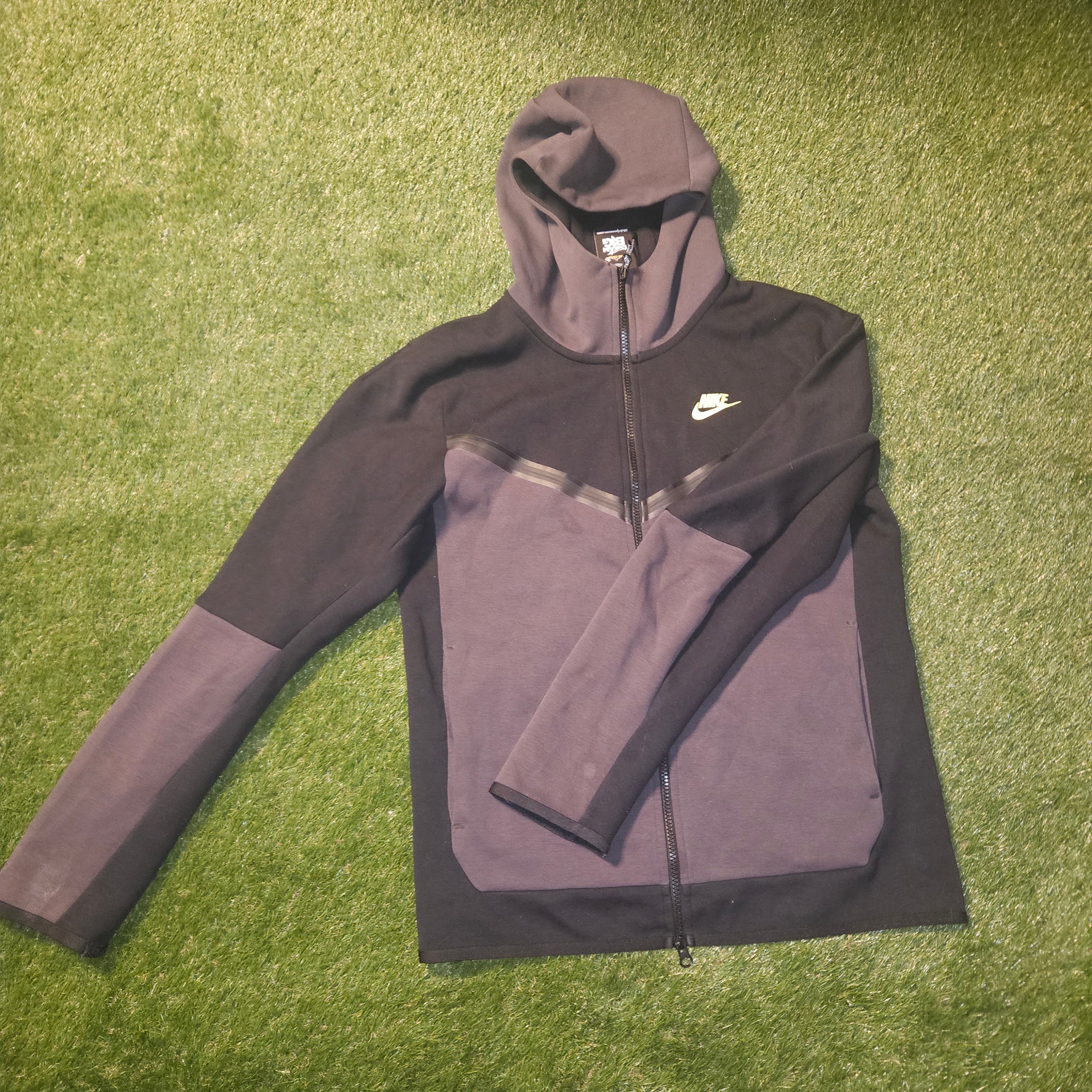 Nike tech fleece size small pre-owned