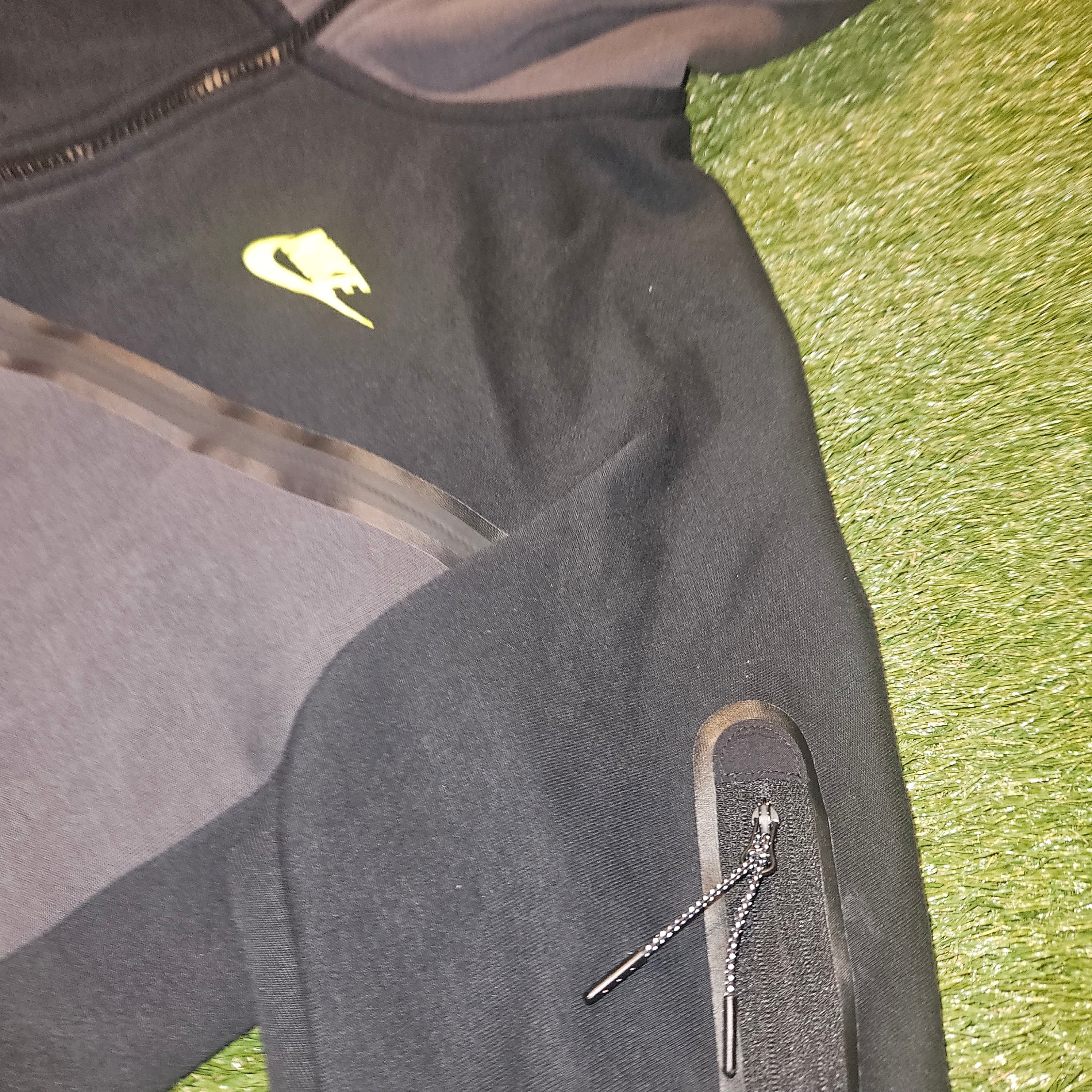 Nike tech fleece size small pre-owned