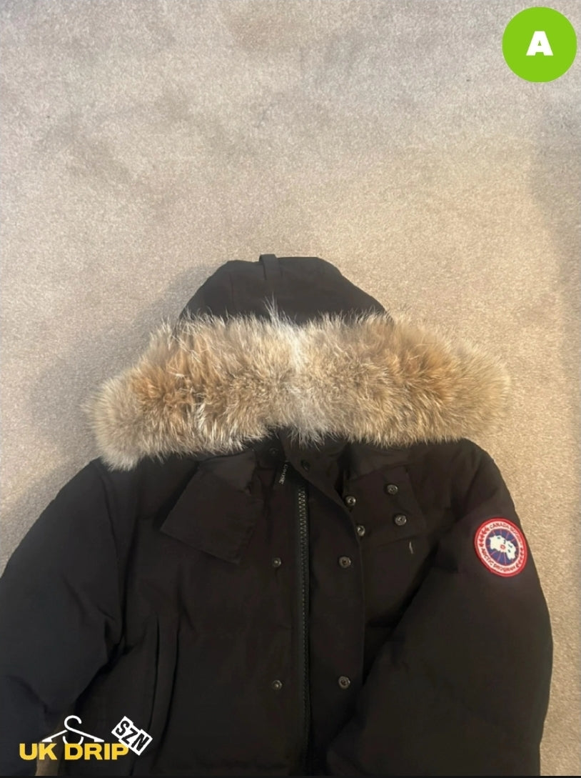 Goose black red badge size medium
