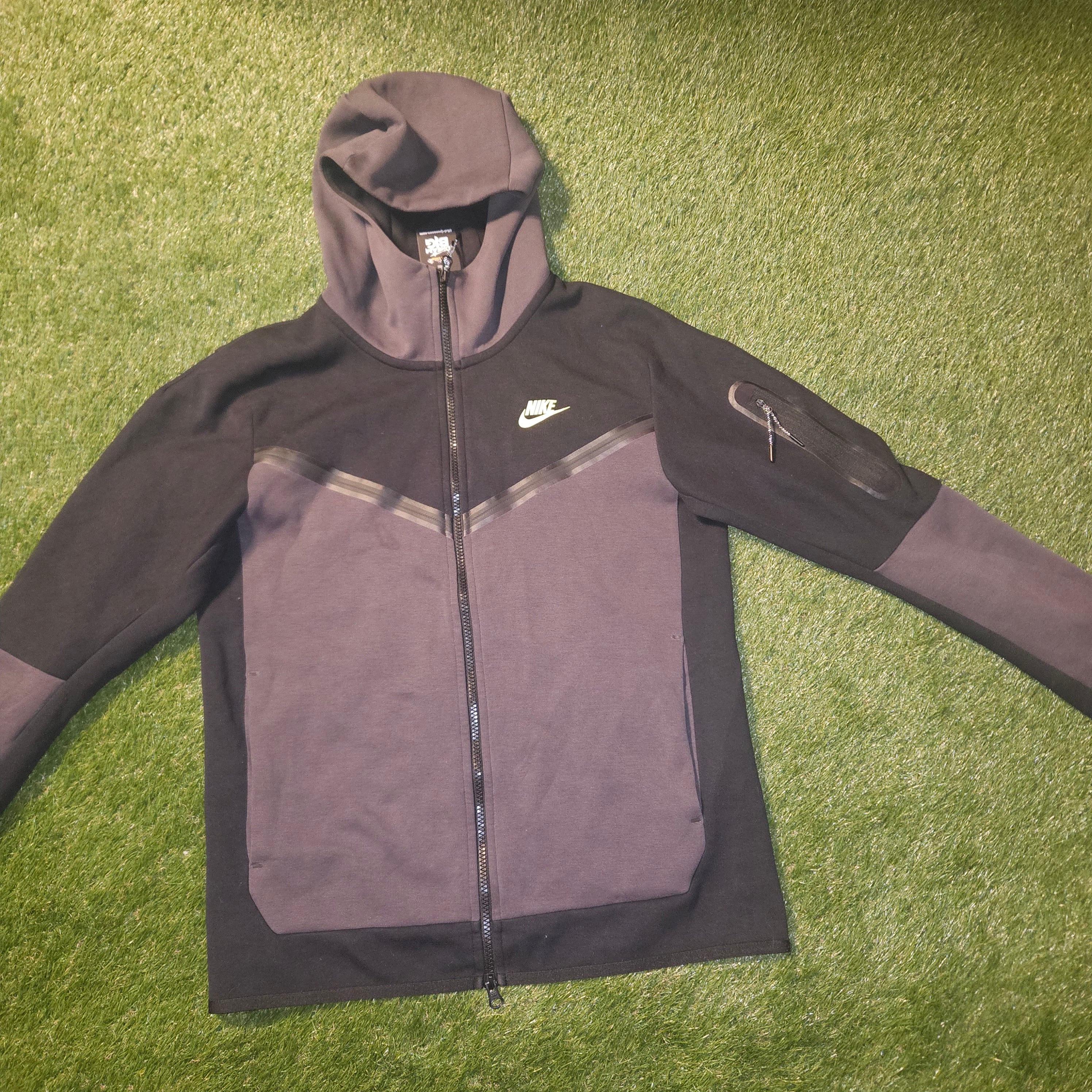 Nike tech fleece size small pre-owned